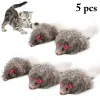 Giocattoli 5pcs topi gatto giocattolo giocattolo gatto falso topi lunghi topi morbidi pelliccia di coniglio reale per gatti topi peluche giocando a masticare giocattolo