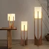 Lampadaire lampe en bois designers nordiques pour le salon de chambre de chambre canapé de chevet en bois massif de table à LED