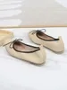 أحذية غير رسمية 2024 حلوة الربيع امرأة Bowknot Square Toe Lolita Flats Soft Flats Beige Kawaii Barefoot Ballet Female Lofers