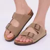 Sandaler Kidmi Womens Cork Footbed Slide Sandal Summer Beach Sandaler Fashion House Mules Soft Sules Clogs Sandaler med justerbar spänne 240419