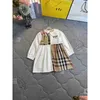 Kızlar Elbise Tasarımcı Elbise Kız Moda Bebek Giysileri Haki Bir Ekleme Tasarım Çocuk Frock Boyutu 90-140 Cm Uzun Kollu Yakası Çocuk SK DHIPP