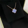 Подвесное ожерелье подвесное ожерелья роскошная любовь к клеверам дизайнер дизайнер для женщин светло -пурпурный каменный алмаз гот -сестра сестра кит мойссанит цепь чокер 191