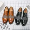 Buty zwykłe 2024 Luksusowy Oxford Classic Fashion Brogue Męska skóra formalna sukienka Man Wygodne biuro