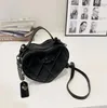 Hot Sale Heart Shape Crossbody Påsar för kvinnor mode en axelväskor för kvinnor pu läder kvinnliga korsbodis väskor vintage casual handväskor