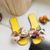 Trendiga netbåge Flat tofflor flip flops för skor sommarsandal kvinnor sandaler sandles klackar fenty glider 240228