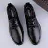 Casual Shoes 2024 Trend Mens Social Dress äkta läder Oxford Soft Male Formal Walk Derby Elegantes Retro Adulto