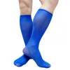 Chaussettes pour hommes brillants hommes formels sexy lingerie brillante voir à travers une douce robe d'affaires