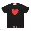 Märke 23SS Mens T-shirts Summer CDGS Play T Shirt Commes Short Sleeve Fashion Designer des Badge Garcons broderi Heart Womens M 9776