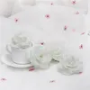 Fleurs décoratives 100pcs 8cm 22Colors Silk Rose Flower Head artificiel faux mur de mariage ACCESSOIR