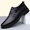 Casual Shoes 2024 Trend Mens Social Dress äkta läder Oxford Soft Male Formal Walk Derby Elegantes Retro Adulto