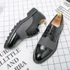 Buty zwykłe 2024 Luksusowy Oxford Classic Fashion Brogue Męska skóra formalna sukienka Man Wygodne biuro