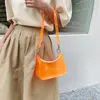 Nouveau sac sous les bras en PVC Clear Colored Jelly Summer Couc Cagine Colore Bag Femme Baguette Beach Party Gift Sac 26i6 #