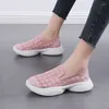 Chaussures décontractées Mesh Breathable Foot's Vulcanied 2024 Fashion Fashion épaisse semelle élevée pour les femmes réconfortés de travail zapatos