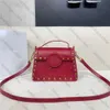 Tasarımcı Çanta Baeb Bar Tote Çanta 2024 Sonbahar/Kış Yeni Küçük Kare Çanta Koltuk altı el omuz crossbody çanta lüks perçinli kadın doku tote çanta