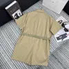 Kobiety Jumpsuits Rompers Designer Spring/Summer New Pra Nanyou Gaoding Style odzieży roboczej Pasek kołnierzyka z luźnym stałym kolorem krótkie kombinezony Z29Q