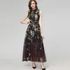 Runway -jurken voor damesgesneden stand kraag mouwloze gedrukte bloemen geplooide mode casual maxi vestidos