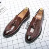 Zapatos informales de alta calidad Banquete para hombres Tassel de cuero de cuero Fashionable tallado cómodo