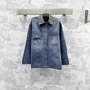 Kvinnorjackor Designer Spring/Summer New Pra Nanyou High Dingfeng Modern Fashion Split Leather Flip Collar Mid Length Denim Coat 4R9A