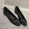 Tasarımcı Bale Daireleri Siyah Beyaz Patchwork ile Eşleştirilmiş Deri Deri Anti Slip Slipsiz Yuvarlak Toe Klasik Kadınlar Resmi Ayakkabılar