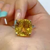 Cluster anneaux est des bijoux de bague de conception pour femme avec une pierre précieuse citrine naturelle 13 13 mm datation de datation