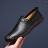 Zapatos casuales de la marca Men Deseis transpirables Male 2024 Mocasfas suaves Moccasins Driving Peas Zapatos para Hombres