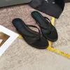 Slippers Designer glissades Pinche Pied Flip Flop Summer Beach Lazy Fashion Cartoon avec diamants en cuir Chaussures pour femmes sexy