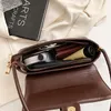 2023 Nuevo retro Mujeres Beige Brown Axila Bolsas Bolsos de Lady Casual Lady STE Patrón Bolsos de hombro Femenino Bolsas de axilas elegantes 00if#