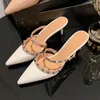 Pantofole pompe appuntite sexy con tacchi alti decorativi rivettati lussuosi sandali feste di moda femminile estate piccoli a spillo poco profondi