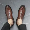 Chaussures décontractées entièrement mâle en cuir masculin oxfords pointu à orteil hommes Coiffeur Classic Footwear Wedding