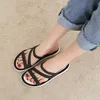 Стильные летние туфли с плоским дном женщины Сандалии пляж корейский каблук повседневные женские тапочки с песочными каблуками Flip Flop 240228