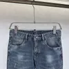 2024 Herren Jeans Mann Hosen Designer schwarze dünne Aufkleber Leichte Wäsche Ripped Motorrad Rock Revival Jogger wahre Religionen Männer Männer