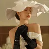 Bérets French Large Brim Mariage Hat de mariage blanc Satin Bowknot Fedoras Elegant Ladies Cocktail Show Party Fedora Fedora Headdress