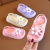 Sommaren i åldern 2-8 barn tofflor blommamönster Lithe Comfort Sandal för flickor som inte glider Seabeach Flip Flops Home Kids Shoes 240422