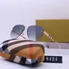 نظارة شمسية مصممة الصيف للرجال النسائية الكلاسيكية العلامة التجارية الفاخرة تصميم الأزياء النظارات الشمسية مستوى الإشعاع اتجاه النظارات الشمسية UV400