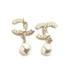 Pearl Earrings 2cm Dangle Stud Earring Designer för kvinnor Luxury Earings C Letter SMycken Kvinnor 18K Diamond Wedding Gifts305T