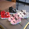 春の子どものレジャースポーツシューズガールズラインストーンシューズライトLEDライト付きChildrens Shoes Zapatos Informales 240416