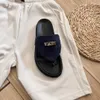Luxury Summer Slippers Designer Män kvinnor Empire Sandaler Skor Fashion Brand Läder Palladium Plated Buckle Beach Rabatt Mens Tisters