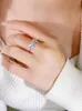 Pierścienie klastra 925 Sterling Srebrny sztuczny różowy diamentowy pierścień z kroplami wody z wysokim temperamentem węgla Nisza Wszechstronna
