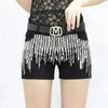 Czarne cekiny Tassels Denim Shorts Women Streetwear Summer Korean Slim Chain Trend Pants Białe swobodne dżinsy 240420