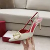 Designer sandals da donna con tacchi di punta di punta di piedi classiche metallo v fibbia nuda nera rossa tacchi a spillo tacchi a spillo da matrimonio cena da donna sandali da donna