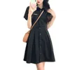 Robe de cou de polo noir pour les femmes d'été Nouveau petite stature style colléglèle à poitrine simple