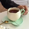 Tasses Saucers en forme de tulipe tasse de tulipe en céramique élégante avec tasse de thé résistante à la chaleur pour la maison lisse