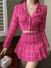 Ensemble correspondant Rose Pink Plaid Femmes Cropped Tweed Blazer High Waist Pleasted Mini Jirts Suits Mode Fashion 2 Pieces Sets 240415