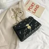 Sacs à bandouliers Luxury Crossbody for women cuir handbags rétro femelle rivet sac sac un messager des dames de la mode principale