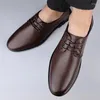 Casual Shoes Men orygine skórzane męskie biuro Oxfords sukienka biznesowa oddychająca męska miękkie mokasyny