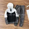 الصيف والخريف الرياضي للتكنولوجيا التكنولوجية مجموعة مصممة TechFleece Tracksuit رجالي نساء رياضة رياضة الركض السميك.