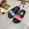 Designer tryckta tofflor män glider kvinnor plattform sandaler klassiska märke sommarstrand utomhus scuffs casual skor präglade mjuk platt toffel 35-44