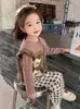 Set di abbigliamento abita da ragazza per maglione di moda in stile occidentale autunno pantaloni casual set a tre pezzi bambina dolce primavera e bambini