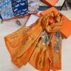 Дизайнер -модельер шелковый шарф для женщин роскошный шарф классический весна 180*90 шелковые шарфы мягкие высококачественные высококачественные леди 17 стиль