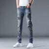 Heren jeans ontwerper 2023 lente/zomer nieuw modemerk gedrukt voor gepersonaliseerd wasbaar elastisch slanke fit kleine voeten broek mannen kc04